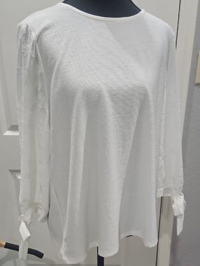 Women's White Long-Sleeve Delicate Tie Cuff Blouse Top